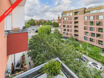 Reserved! Where three districts meet: a balcony with a view of the Spree, Berlin Charlottenburg, 5. OG