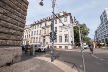 Investment near Berlin Cathedral: Office Unit with a 3.42% Yield, Berlin Berlin, EG
