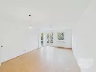 Grün vor der Tür – 2,5 Zimmer mit Terrasse am Volkspark, Berlin Friedrichshain, EG