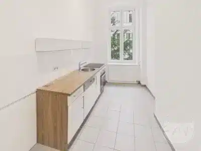Altbau-Oase hinter dem Barbarossaplatz – 2 Zimmer mit Balkon, Berlin Schöneberg, 1. OG