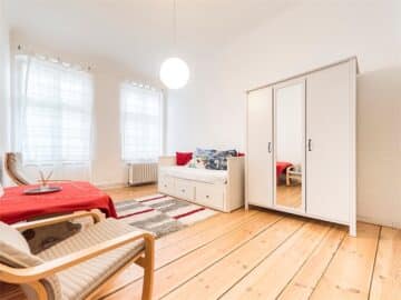 Altbau Charm: vacant One-Room Apartment with Balcony, Berlin Reinickendorf, 2. OG