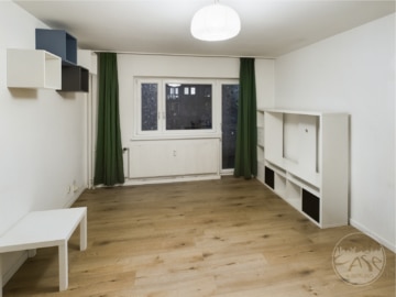 Charming One-Room Apartment with Southwest Balcony & Underground Parking, Berlin Steglitz, 2. OG