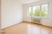 KI_Heller Wohnraum mit kleinem